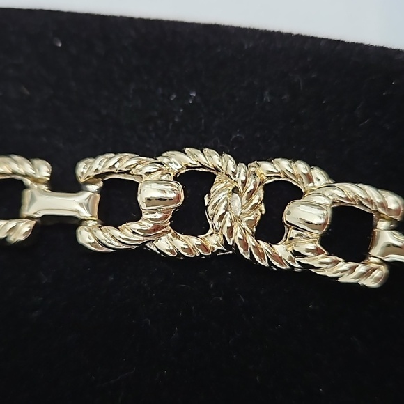 SEAHORSE Enamel & Goldtone 3Pc. Set of Necklace,  Brooch & Pierced Earrings - Picture 5 of 12